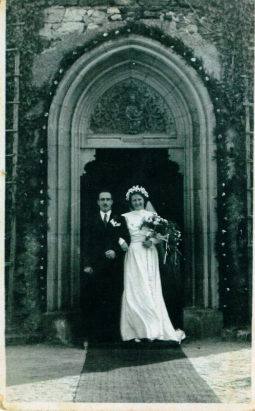Svatba Karoliny s Maximilianem Wratislavem, 1947.jpg